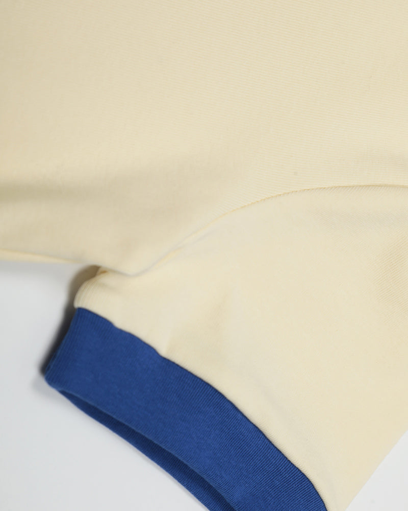 かわいい女の子のゆったりとした半袖