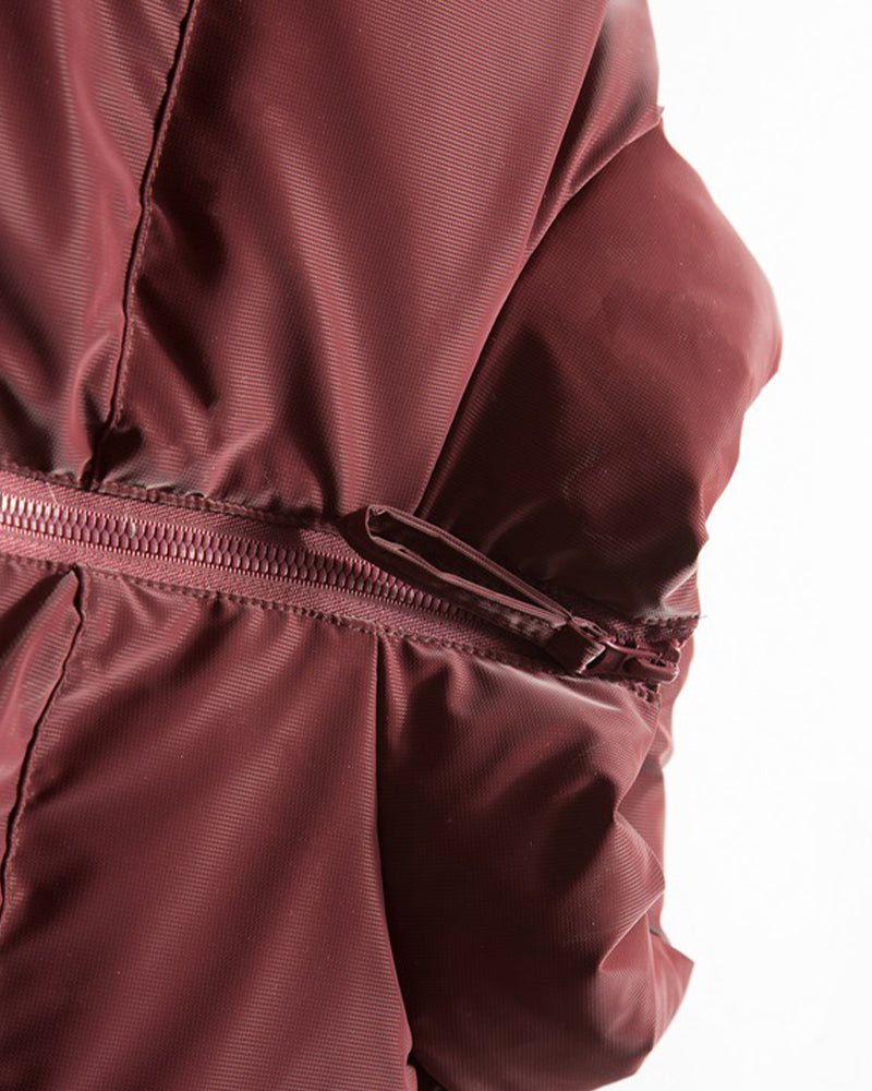 厚手のスタンドカラーダウンジャケット