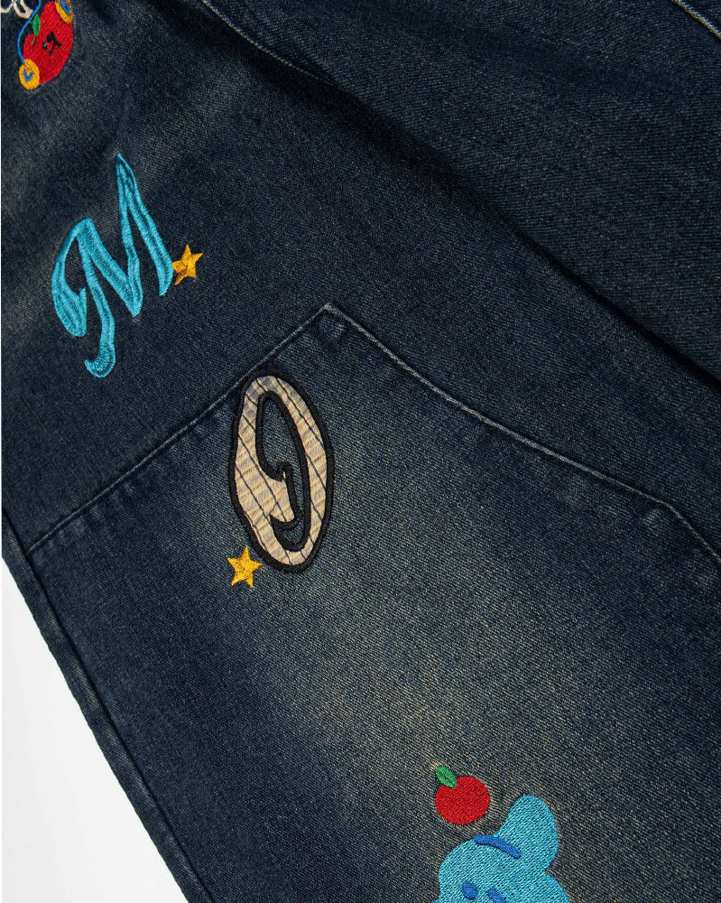 漫画の刺繍が入ったデニムショートパンツ