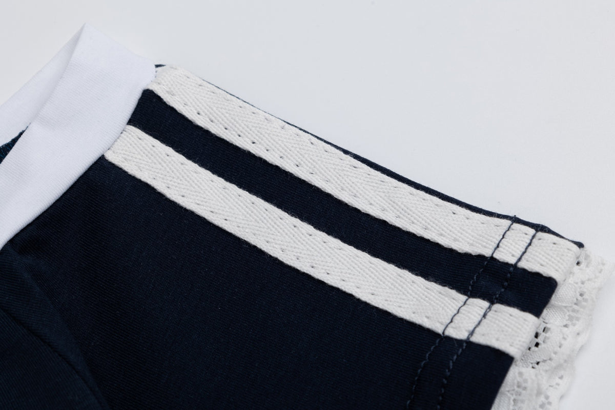 シンプルなデザインの半袖