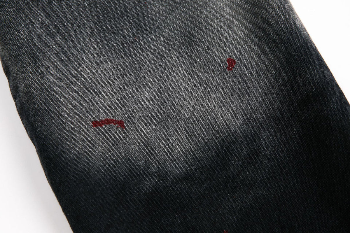 ゆったりとしたダメージ加工のジャケット