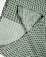 シンプルなストライプの半袖シャツ