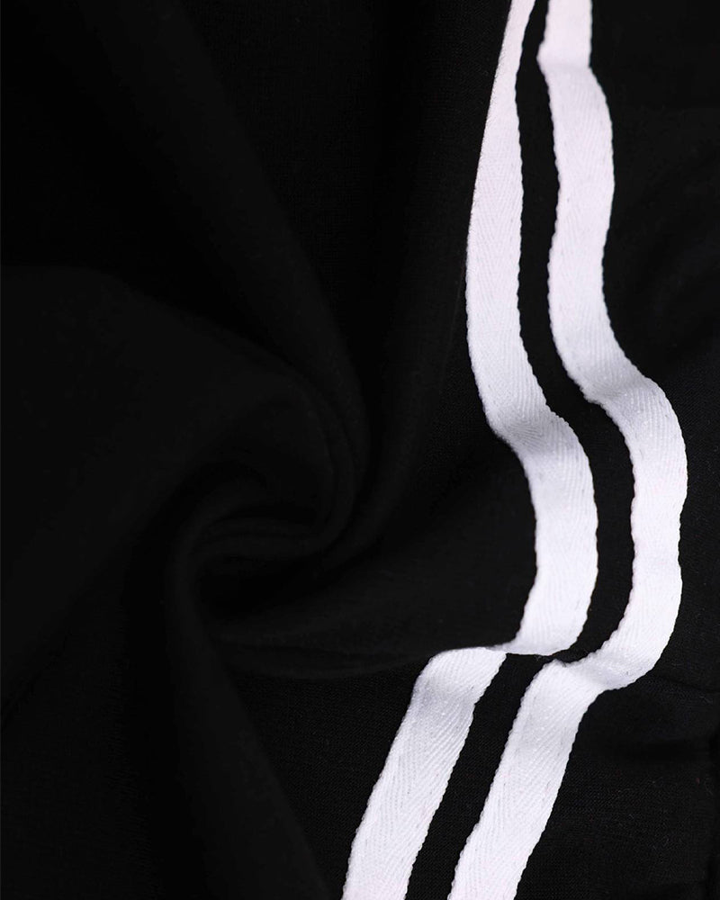 レトロなコントラストのカジュアルショートパンツ