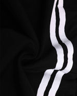 レトロなコントラストのカジュアルショートパンツ