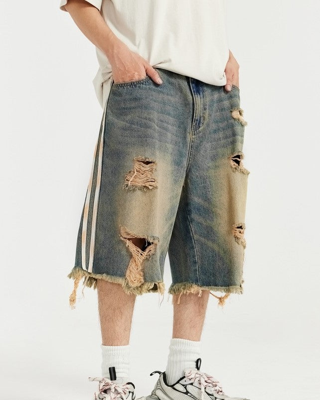 カラーブロックの破れたデニムショートパンツ