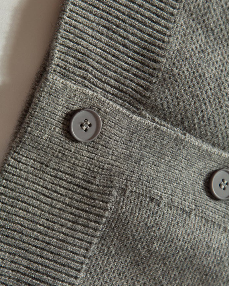 ベーシックなクルーネックセーター