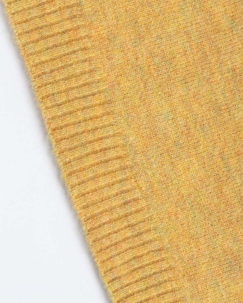 シンプルなプルオーバーセーター