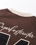 コントラストカラーのレタリングスウェットシャツ