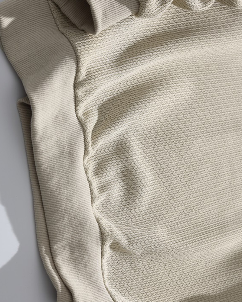 シンプルなクルーネックスウェットシャツ