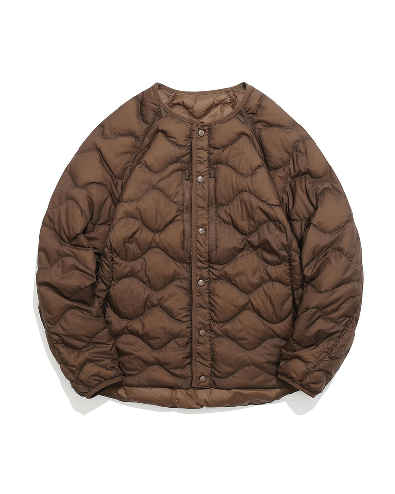 カジュアルな軽量ダウンジャケット