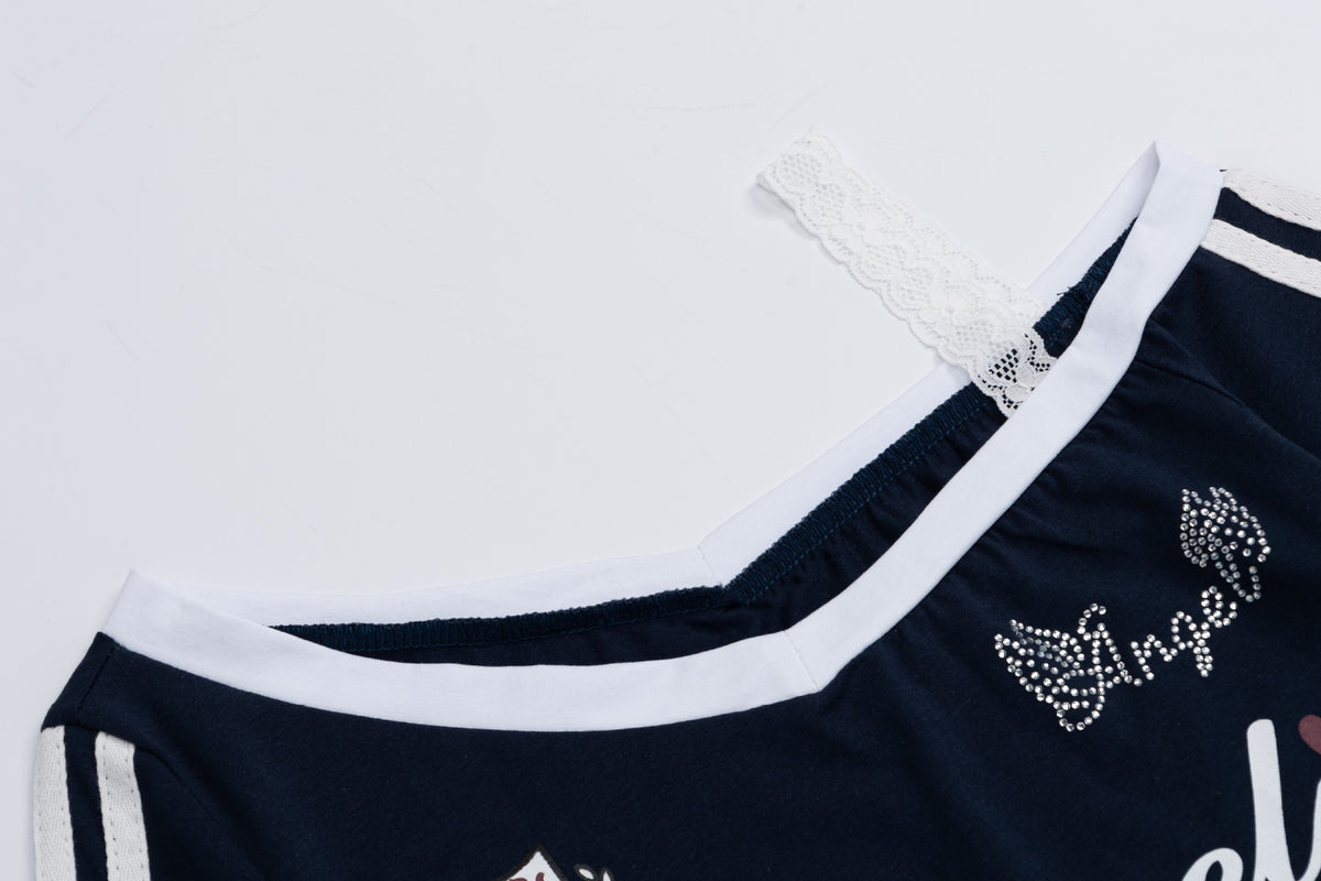 シンプルなデザインの半袖