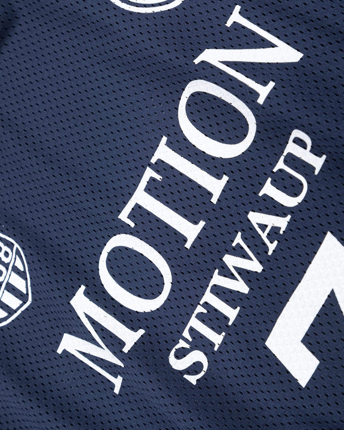 レトロなレタリングのオフショルダースウェットシャツ