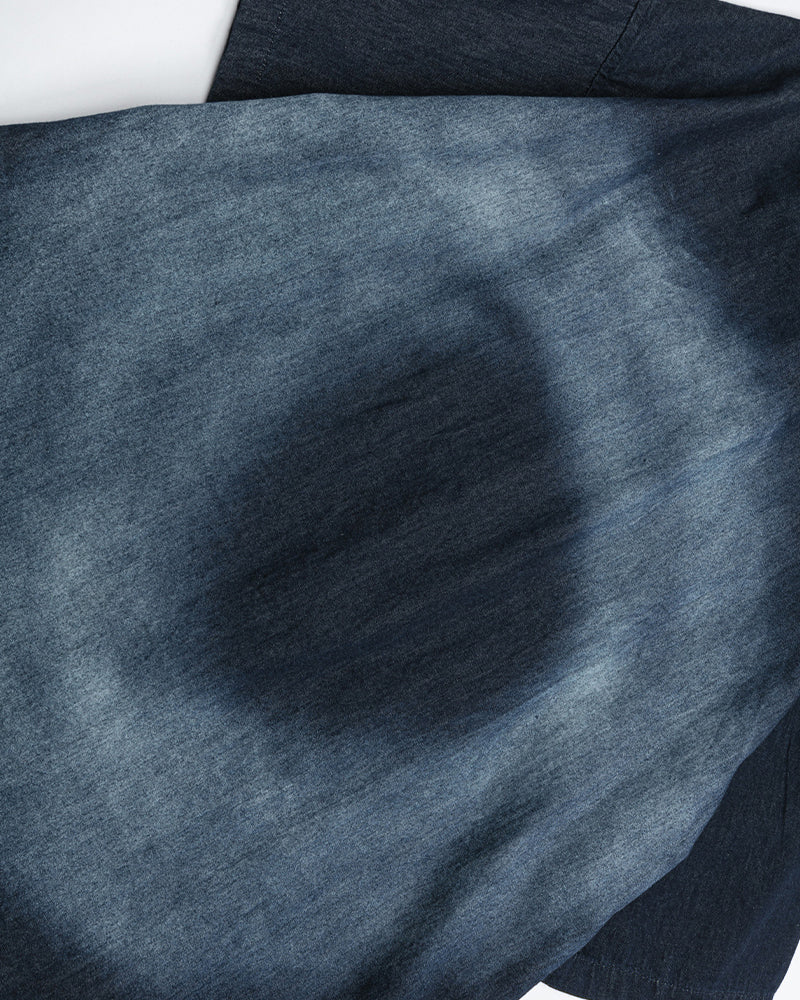 ダメージ加工の漫画風半袖シャツ