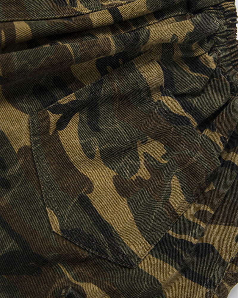 迷彩柄の漫画ショートパンツ