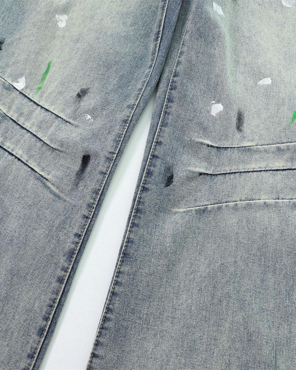 잉크가 묻은 캐주얼 청바지