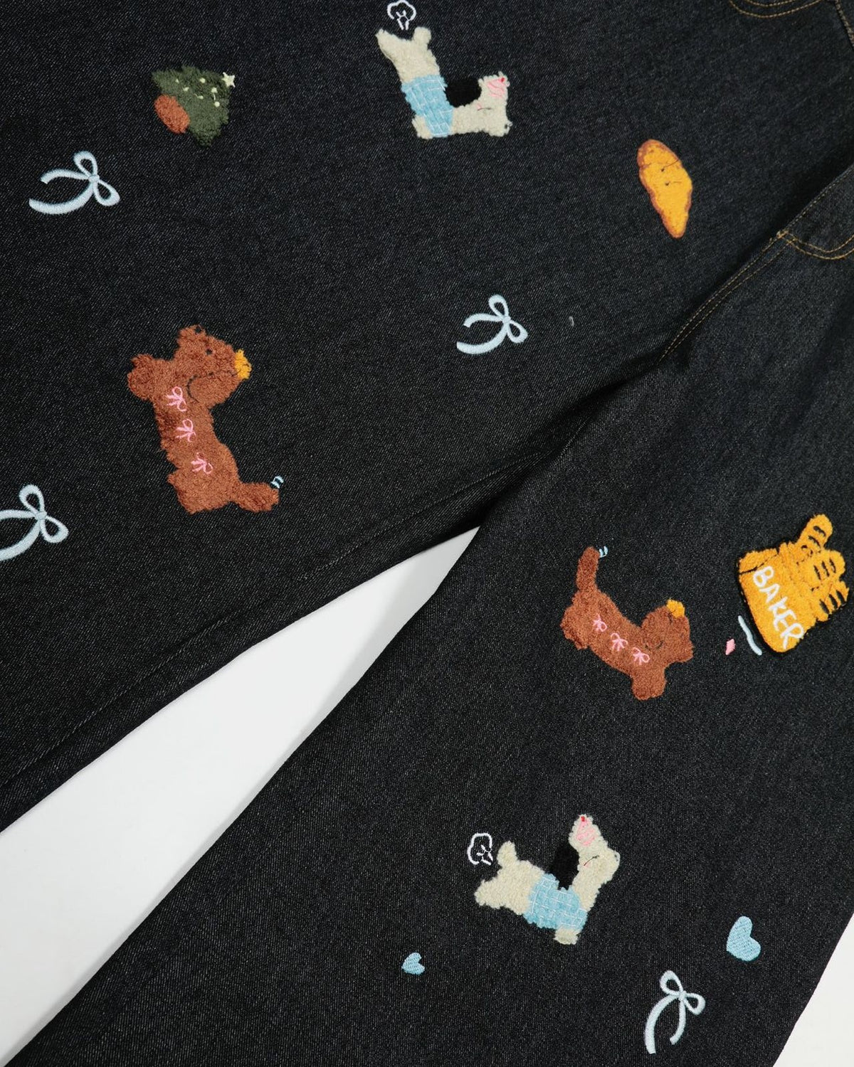 재미있는 패턴의 데님 팬츠