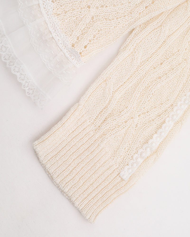 シンプルなニットセーター