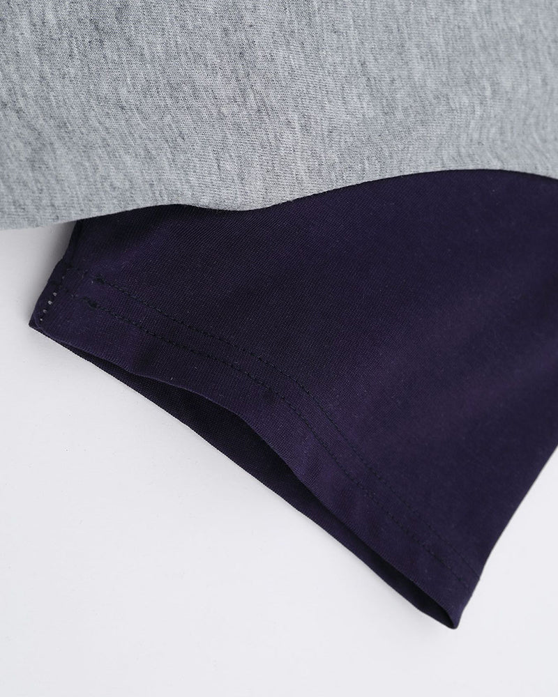 シンプルなデザインの半袖