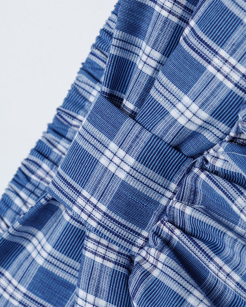 シンプルなデザインのショートスカート