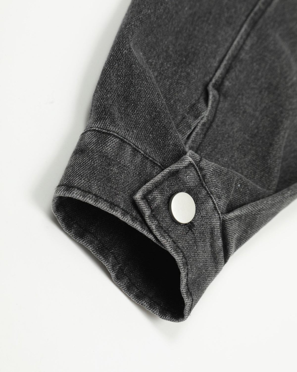 ヴィンテージ風のダメージ加工フード付きスウェットシャツ