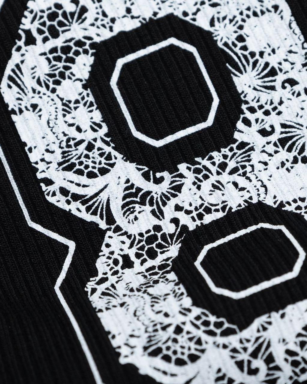 シンプルなキャミソール