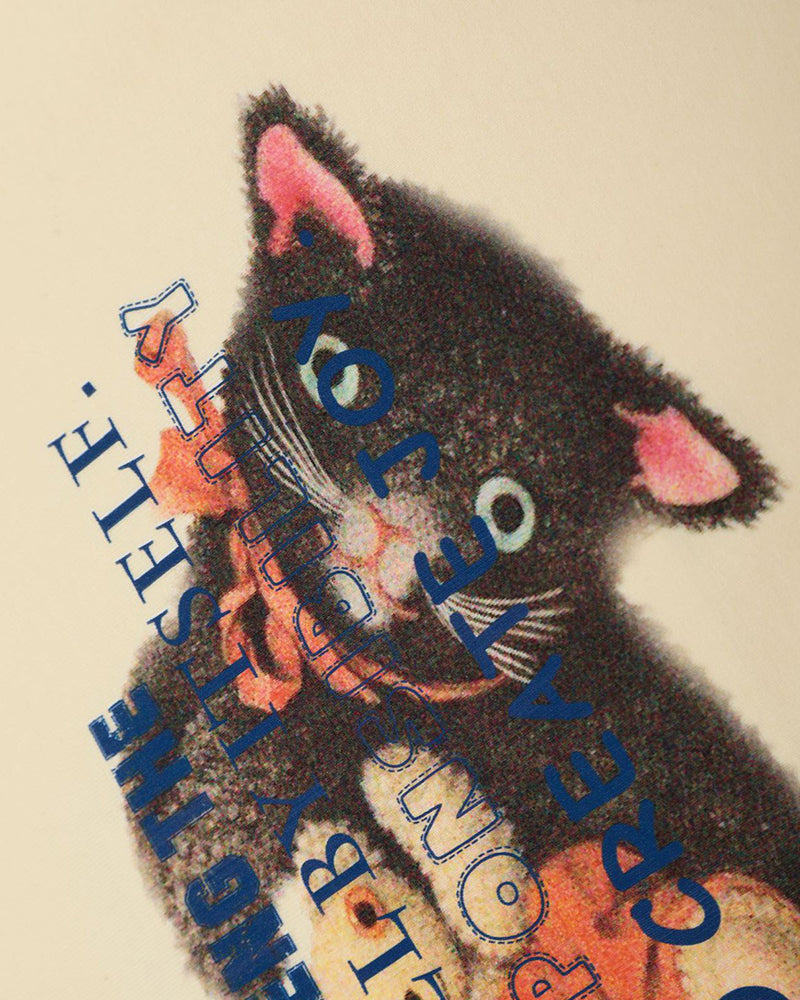 かわいい女の子のゆったりとした半袖