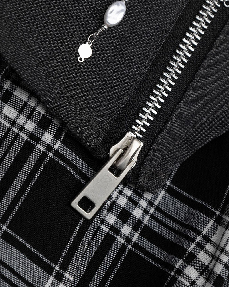 チェック柄のイレギュラースカート