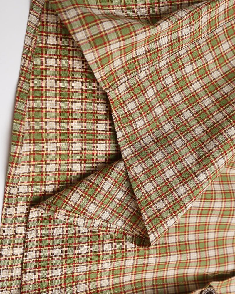 楽しい刺繍のチェックシャツ