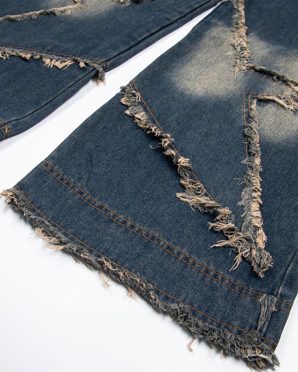 シンプルなウォッシュドジーンズ