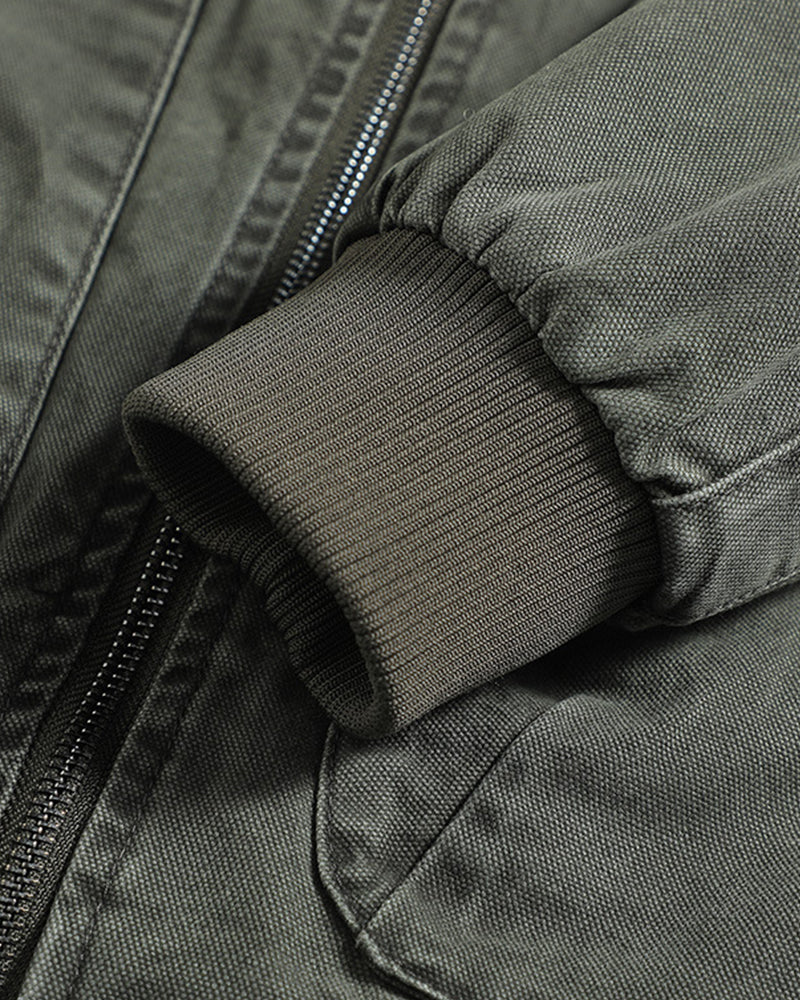 カジュアルなダメージ加工のベースボールジャケット