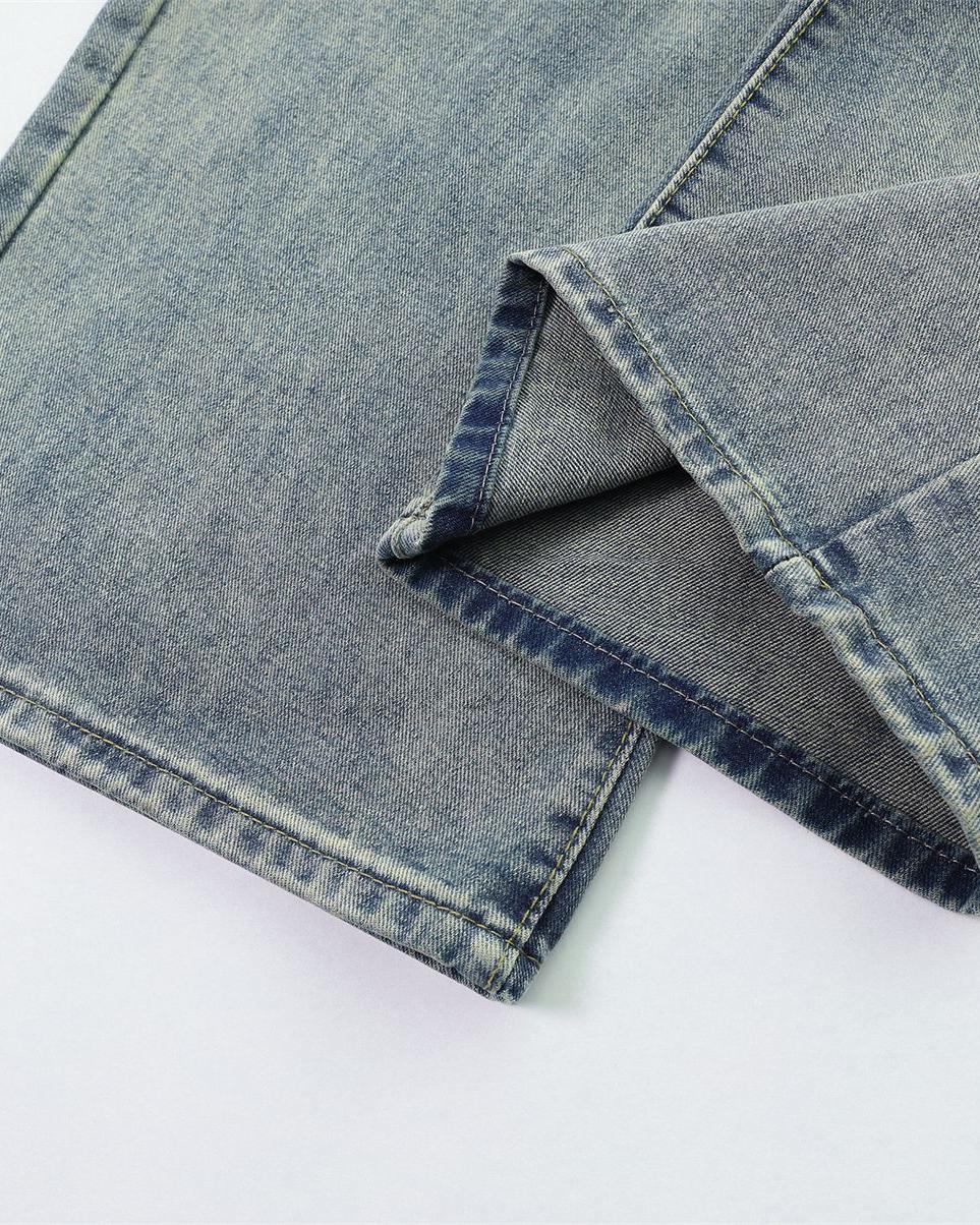 잉크가 묻은 캐주얼 청바지