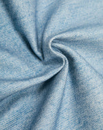 シンプルなデザインのデニムジャケット