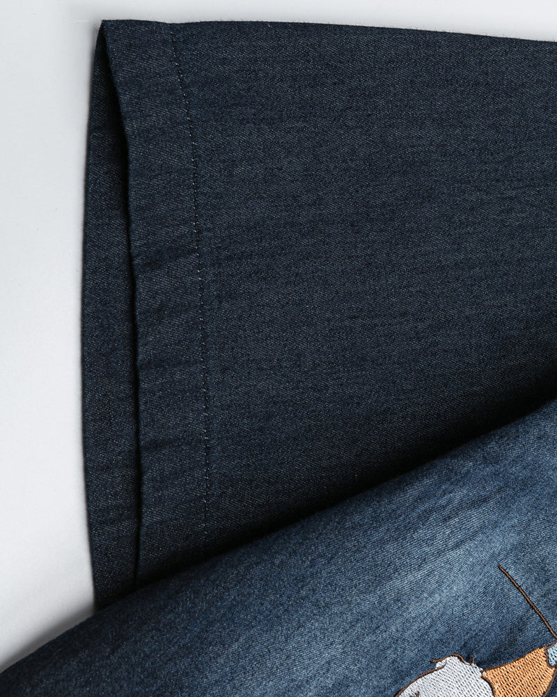 ダメージ加工の漫画風半袖シャツ