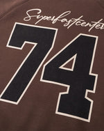 コントラストカラーのレタリングスウェットシャツ