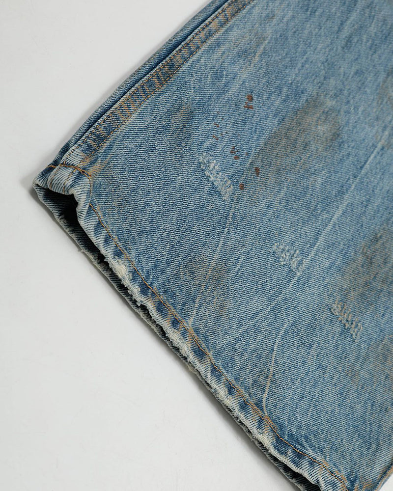 ヴィンテージのダメージ加工ウォッシュジーンズ