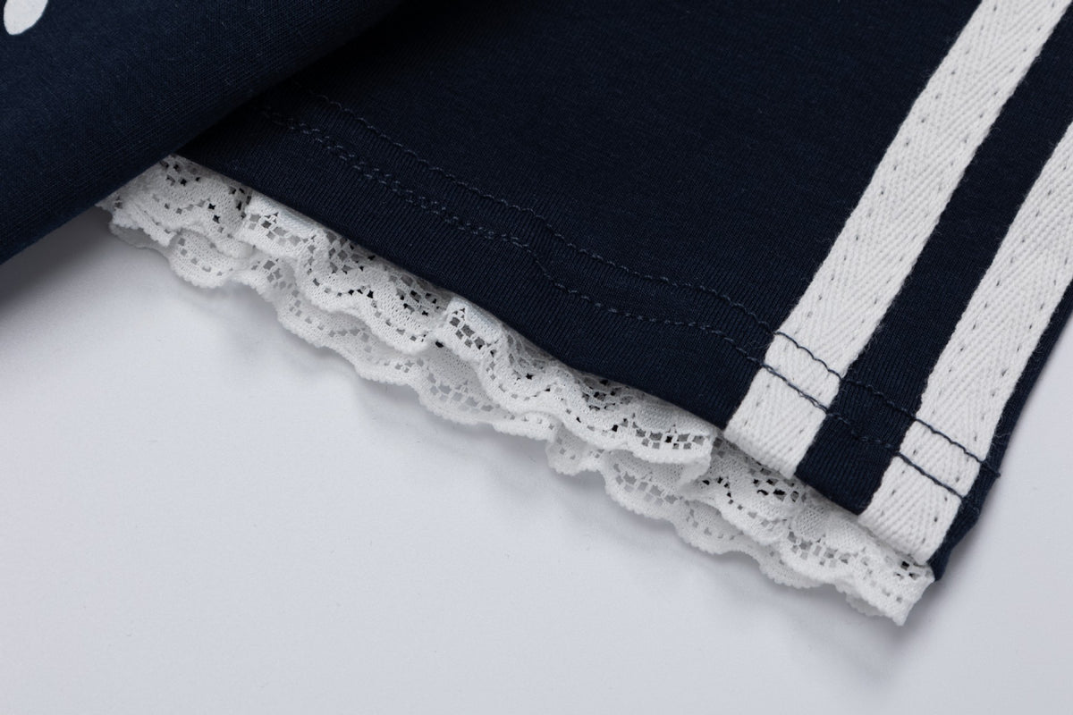 シンプルなデザインの半袖