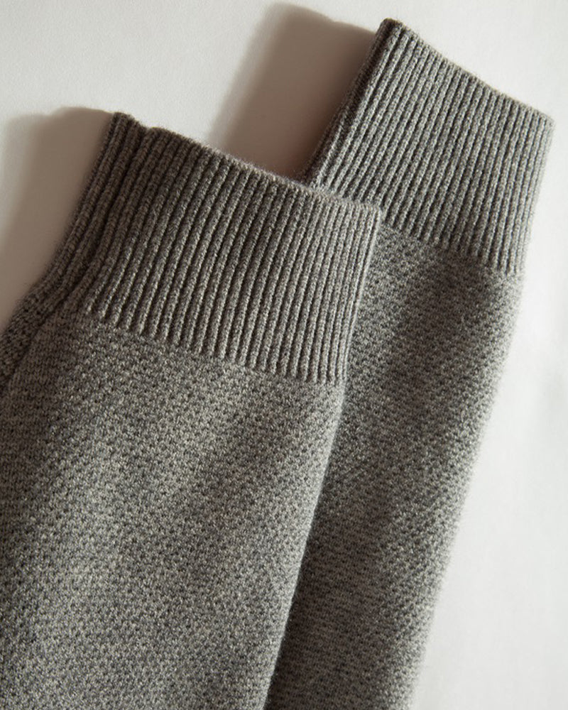 ベーシックなクルーネックセーター