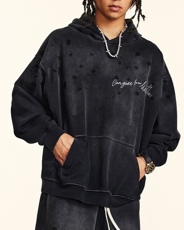 ダメージ加工のフード付きスウェットシャツ