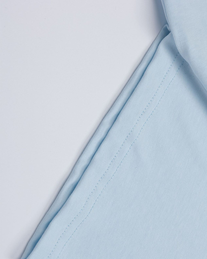 シンプルなラペルの半袖