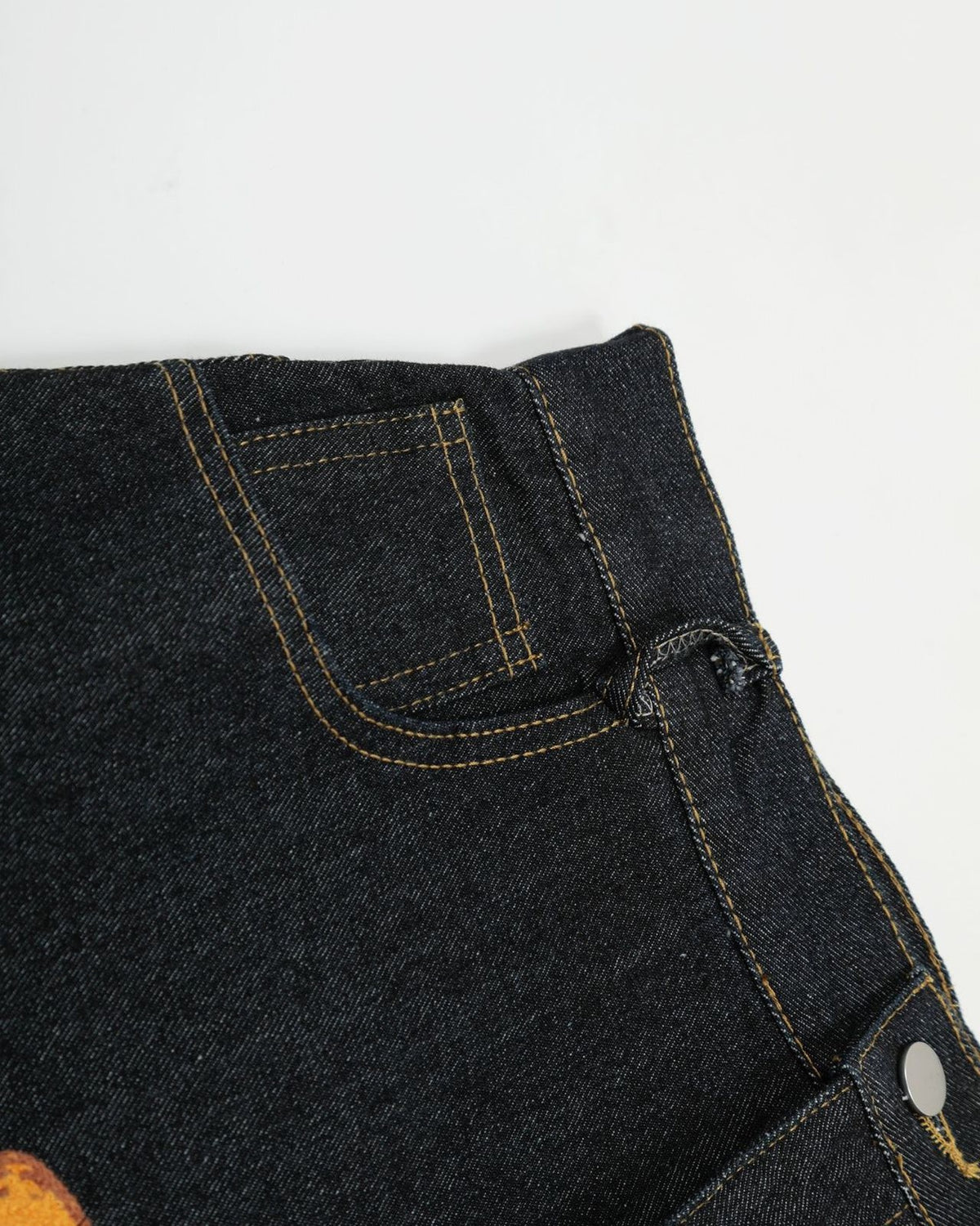 재미있는 패턴의 데님 팬츠