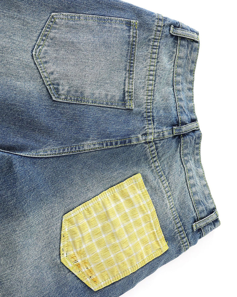 シンプルなデニムショートパンツ