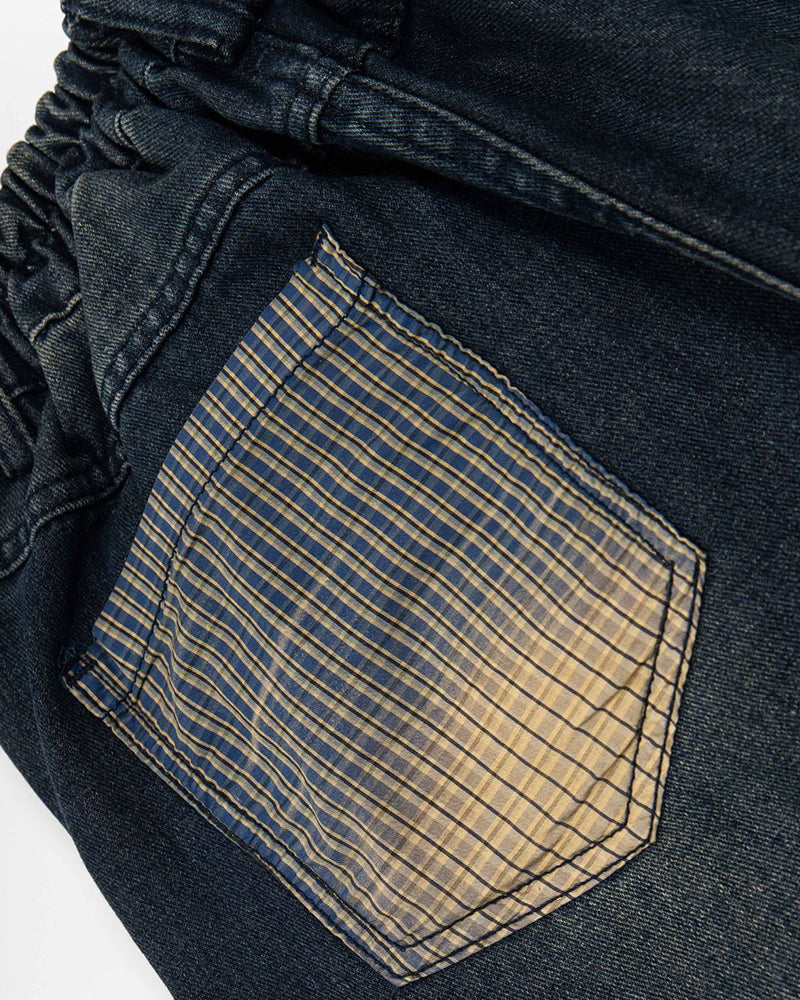 漫画の刺繍が入ったデニムショートパンツ