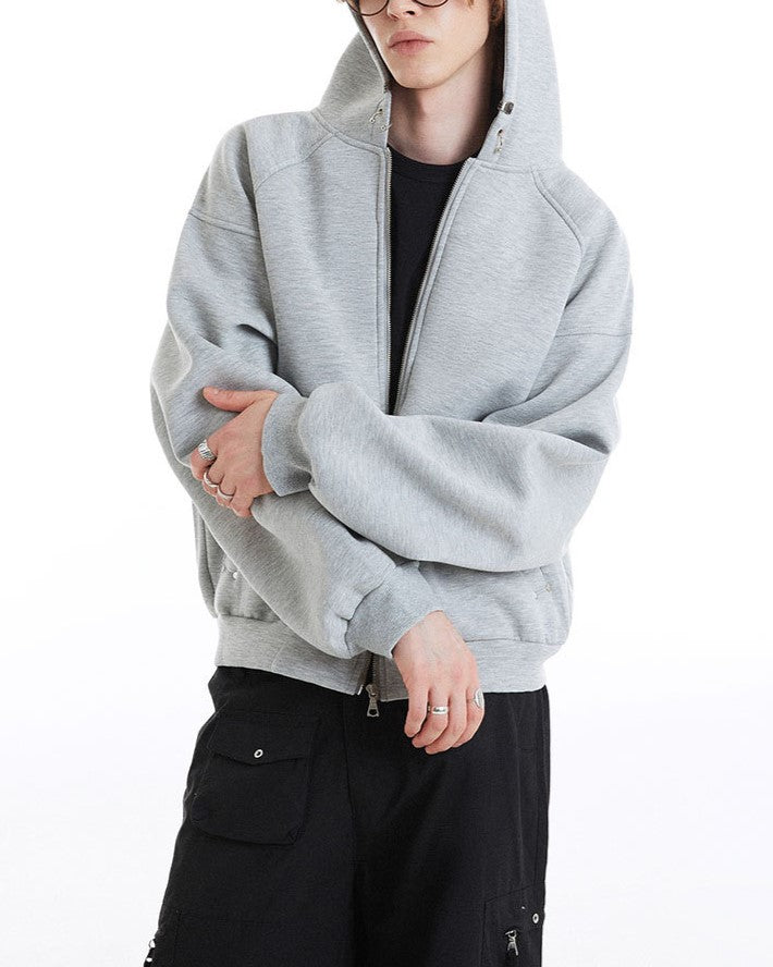 ゆったりとした無地のフード付きスウェットシャツ