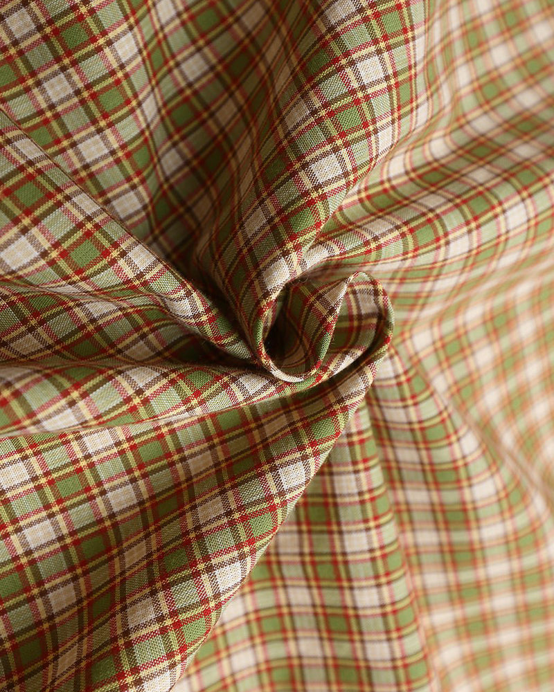 楽しい刺繍のチェックシャツ