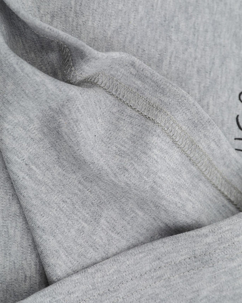 シンプルなデザインの半袖