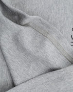 シンプルなデザインの半袖