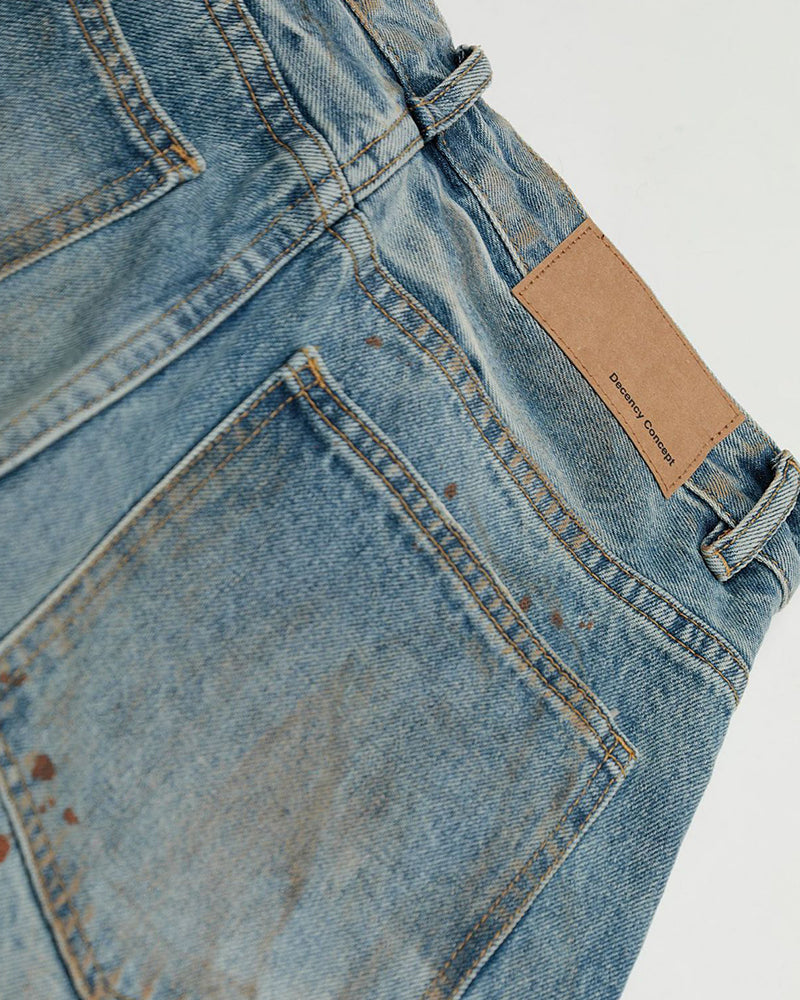 ヴィンテージのダメージ加工ウォッシュジーンズ