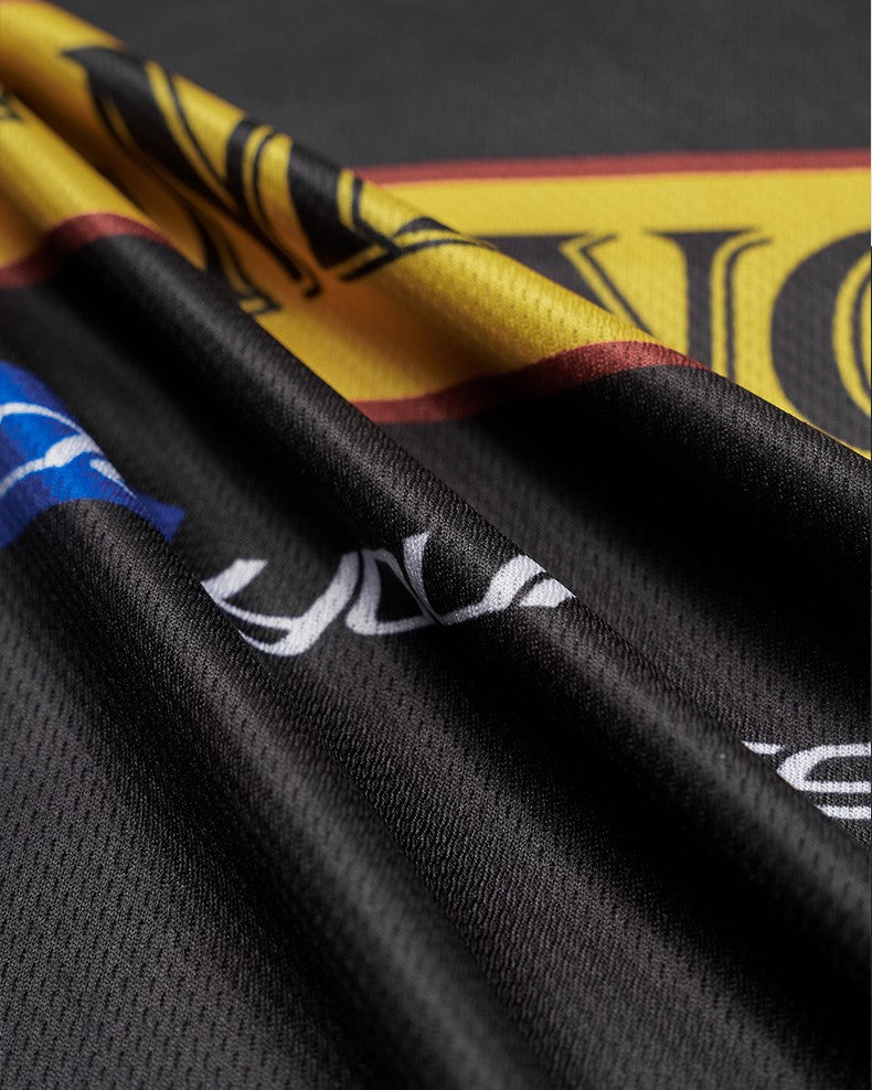 レトロなデジタルスポーツスタイルの長袖