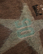 レトロなコントラストカラーのプルオーバーセーター