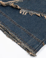 シンプルなウォッシュドジーンズ